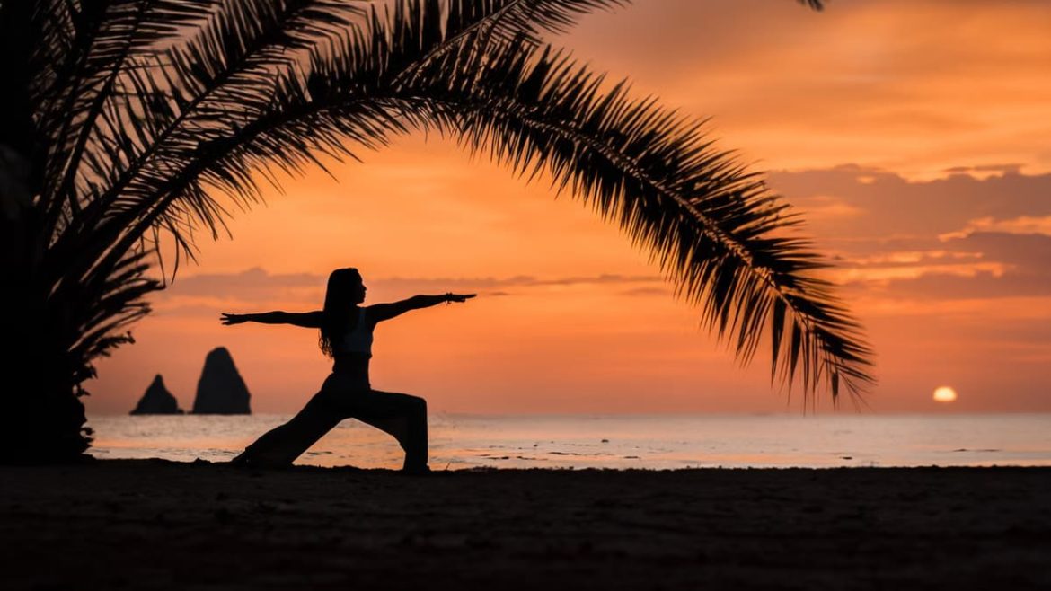 Yoga en pleine nature : bienfaits et rituels transformateurs