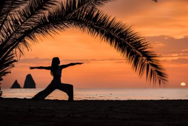 Yoga en pleine nature : bienfaits et rituels transformateurs